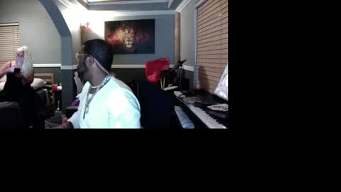 Snapshot of bungalowentertainment chatting on 27, 11, 2025 Bungalow Entertainment online show from 27, 11, 2025