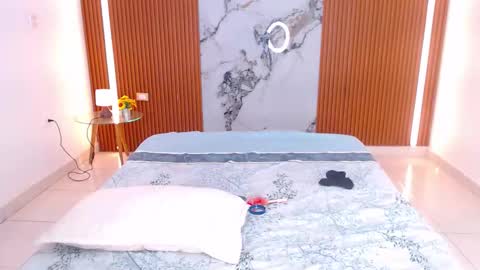 Rossi Hill online show from 8, 3, 2026