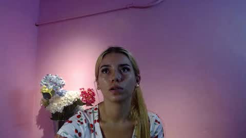 Snapshot of bunny_petit chatting on 1, 12, 2025 Buny online show from 1, 12, 2025