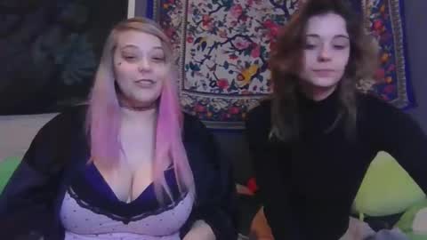 Snapshot of burnthemail chatting on 20, 12, 2024 lilly online show from 20, 12, 2024