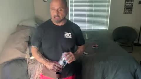 Snapshot of bustedsprockets chatting on 4, 8, 2026 Pocket Daddy cockring gaycouple cockring lovense daddy online show from 4, 8, 2026
