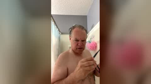 Snapshot of busterhyman22 chatting on 29, 4, 2026 busterhyman22 online show from 29, 4, 2026