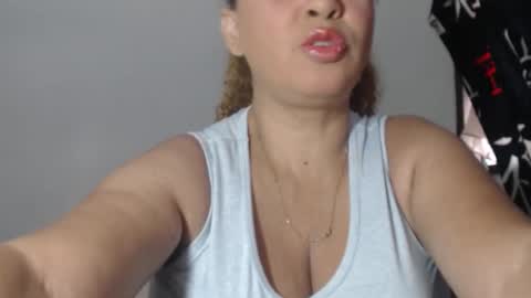 Snapshot of bustyamanda_ chatting on 17, 12, 2025 Amanda online show from 17, 12, 2025