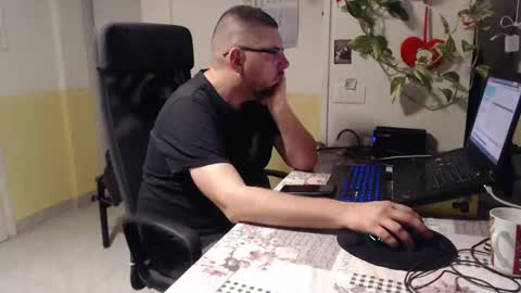 Snapshot of bux404 chatting on 12, 1, 2025 Pete online show from 12, 1, 2025