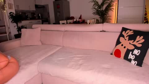 Snapshot of buyyourticketplease chatting on 13, 12, 2024 Nicolah Steven Bond online show from 13, 12, 2024