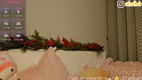 Snapshot of bzzzme chatting on 26, 12, 2024 My name is Sofia I will be glad if you spend your time with me 3 online show from 26, 12, 2024