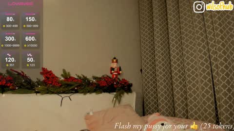 Snapshot of bzzzme chatting on 28, 12, 2024 My name is Sofia I will be glad if you spend your time with me 3 online show from 28, 12, 2024