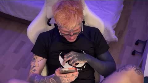 Snapshot of c10h15on chatting on 5, 1, 2026 c10h15on online show from 5, 1, 2026