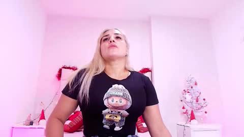 Snapshot of c_fox_ chatting on 21, 12, 2025 Carolina online show from 21, 12, 2025