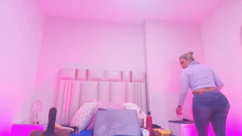 Snapshot of c_fox_ chatting on 9, 1, 2026 Carolina online show from 9, 1, 2026