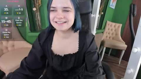 Snapshot of caitlin_crazy chatting on 18, 11, 2025 Gina online show from 18, 11, 2025