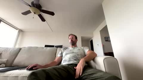 Snapshot of callesalada2 chatting on 12, 4, 2026 Whitest Boy Alive online show from 12, 4, 2026