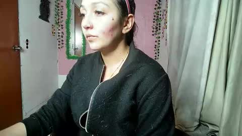 Snapshot of callme_lolas chatting on 23, 12, 2025 paula online show from 23, 12, 2025