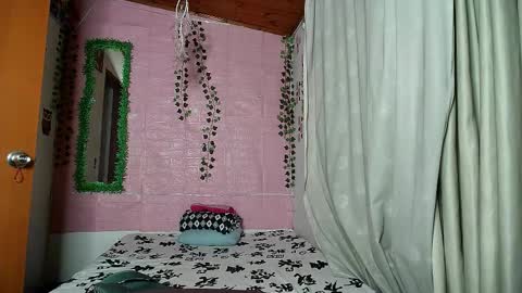 Snapshot of callme_lolas chatting on 11, 2, 2026 paula online show from 11, 2, 2026