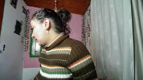 Snapshot of callme_lolas chatting on 1, 3, 2026 paula online show from 1, 3, 2026