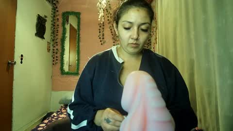 Snapshot of callme_lolas chatting on 6, 4, 2026 paula online show from 6, 4, 2026