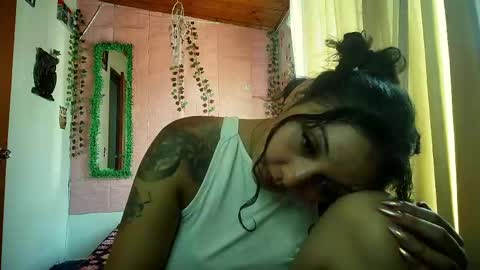 Snapshot of callme_lolas chatting on 9, 4, 2026 paula online show from 9, 4, 2026