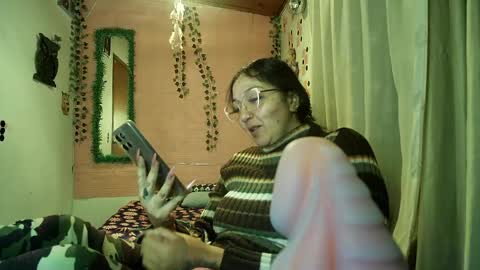Snapshot of callme_lolas chatting on 21, 4, 2026 paula online show from 21, 4, 2026