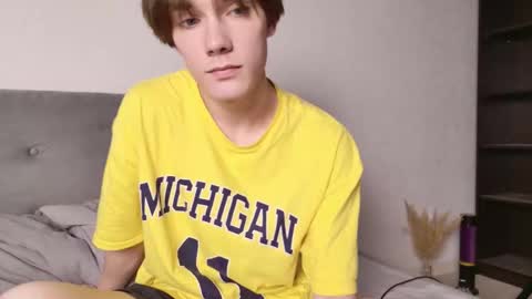 Snapshot of callmenineoneseven chatting on 30, 10, 2025 Nick online show from 30, 10, 2025