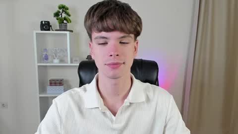 Snapshot of calvin_loves_you chatting on 1, 12, 2024 Hey I am Calvin online show from 1, 12, 2024