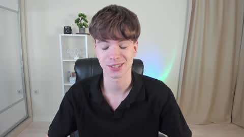 Snapshot of calvin_loves_you chatting on 6, 12, 2024 Hey I am Calvin online show from 6, 12, 2024