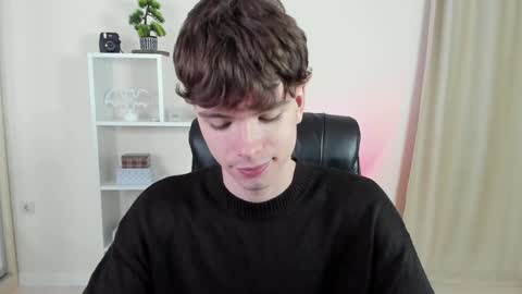 Snapshot of calvin_loves_you chatting on 7, 12, 2024 Hey I am Calvin online show from 7, 12, 2024