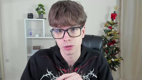 Snapshot of calvin_loves_you chatting on 8, 12, 2024 Hey I am Calvin online show from 8, 12, 2024