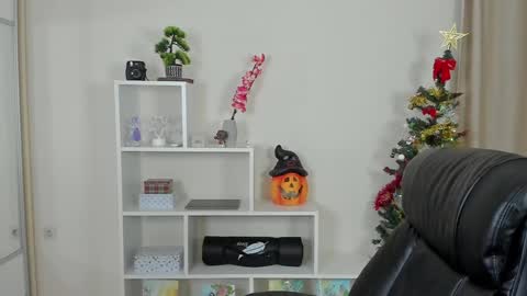 Snapshot of calvin_loves_you chatting on 10, 12, 2024 Hey I am Calvin online show from 10, 12, 2024