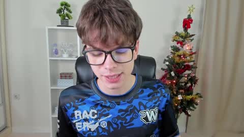 Snapshot of calvin_loves_you chatting on 14, 12, 2024 Hey I am Calvin online show from 14, 12, 2024