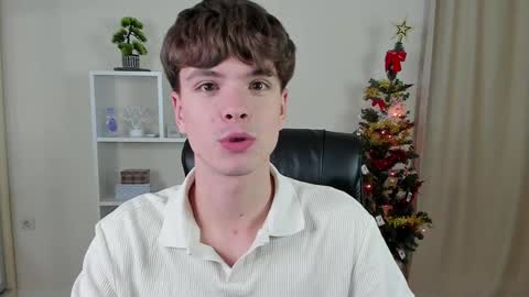 Snapshot of calvin_loves_you chatting on 15, 12, 2024 Hey I am Calvin online show from 15, 12, 2024