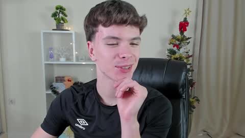 Snapshot of calvin_loves_you chatting on 17, 12, 2024 Hey I am Calvin online show from 17, 12, 2024