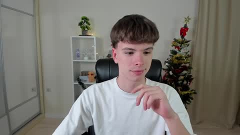 Snapshot of calvin_loves_you chatting on 18, 12, 2024 Hey I am Calvin online show from 18, 12, 2024