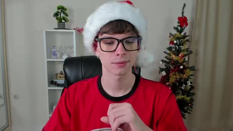 Snapshot of calvin_loves_you chatting on 24, 12, 2024 Hey I am Calvin online show from 24, 12, 2024