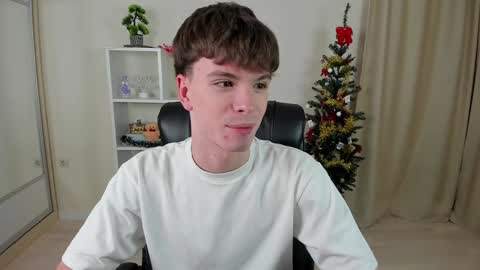 Snapshot of calvin_loves_you chatting on 27, 12, 2024 Hey I am Calvin online show from 27, 12, 2024