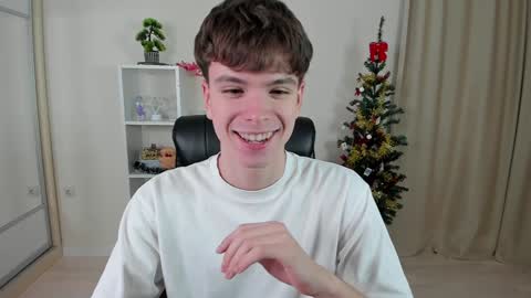 Snapshot of calvin_loves_you chatting on 3, 1, 2025 Hey I am Calvin online show from 3, 1, 2025