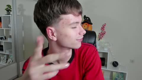 Snapshot of calvin_loves_you chatting on 12, 1, 2025 Hey I am Calvin online show from 12, 1, 2025