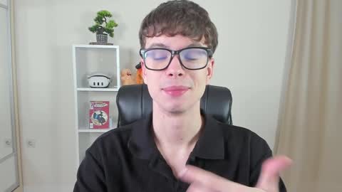 Snapshot of calvin_loves_you chatting on 24, 1, 2025 Hey I am Calvin online show from 24, 1, 2025