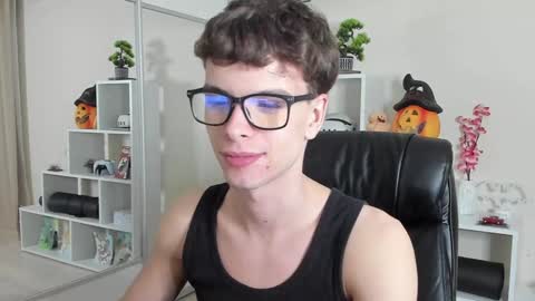 Snapshot of calvin_loves_you chatting on 26, 1, 2025 Hey I am Calvin online show from 26, 1, 2025