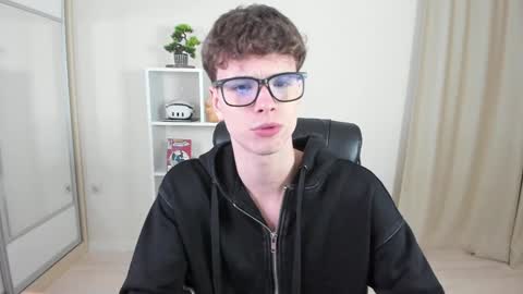 Snapshot of calvin_loves_you chatting on 31, 1, 2025 Hey I am Calvin online show from 31, 1, 2025