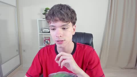 Snapshot of calvin_loves_you chatting on 1, 2, 2025 Hey I am Calvin online show from 1, 2, 2025