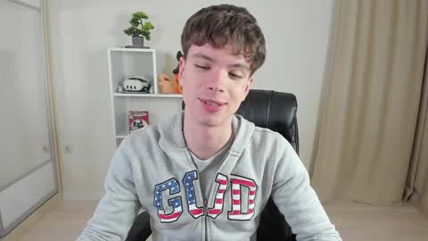 Snapshot of calvin_loves_you chatting on 5, 2, 2025 Hey I am Calvin online show from 5, 2, 2025