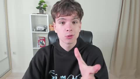 Snapshot of calvin_loves_you chatting on 7, 2, 2025 Hey I am Calvin online show from 7, 2, 2025