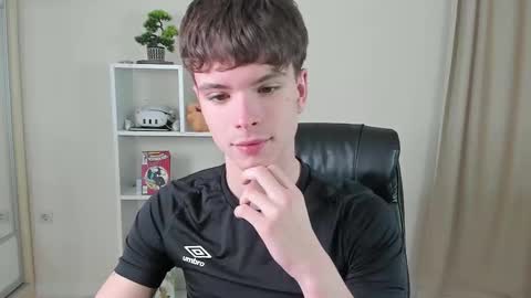 Snapshot of calvin_loves_you chatting on 9, 2, 2025 Hey I am Calvin online show from 9, 2, 2025