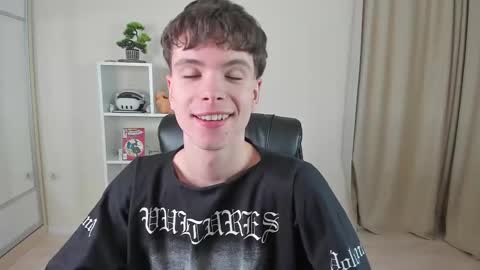 Snapshot of calvin_loves_you chatting on 11, 2, 2025 Hey I am Calvin online show from 11, 2, 2025