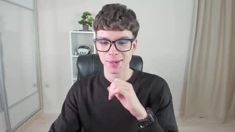 Snapshot of calvin_loves_you chatting on 12, 2, 2025 Hey I am Calvin online show from 12, 2, 2025