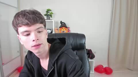 Snapshot of calvin_loves_you chatting on 16, 2, 2025 Hey I am Calvin online show from 16, 2, 2025