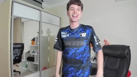 Snapshot of calvin_loves_you chatting on 19, 2, 2025 Hey I am Calvin online show from 19, 2, 2025