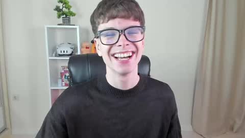 Snapshot of calvin_loves_you chatting on 5, 3, 2025 Hey I am Calvin online show from 5, 3, 2025