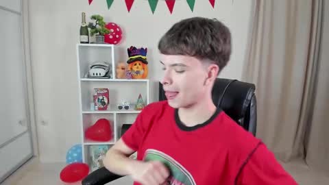 Snapshot of calvin_loves_you chatting on 6, 3, 2025 Hey I am Calvin online show from 6, 3, 2025