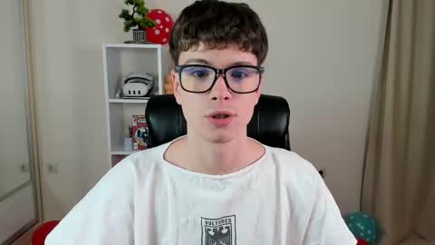 Snapshot of calvin_loves_you chatting on 7, 3, 2025 Hey I am Calvin online show from 7, 3, 2025